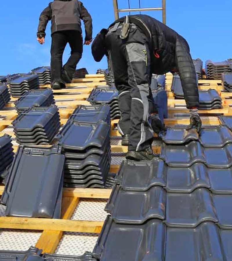 Travaux de couverture - Bruxelles Habitats : couvreur toiturier, ardoisier en Belgique : Travaux de couverture et faîtage : tuile, ardoise. Dépannage urgent fuite toit. zinguerie gouttière … Région Flamande Wallonne et Bruxelles …rénovation de votre toiture, faîtage et pose de couverture : ardoises, tuiles… Faitage. Dépannage et intervention en urgence pour votre toit. région Flamande, Wallonne et Bruxelles …