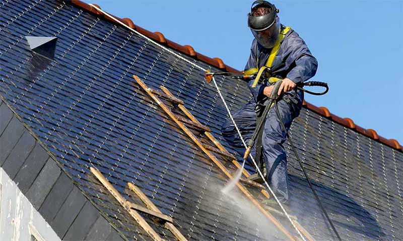 Nettoyage toiture - Bruxelles Habitats artisan toiturier couvreur en Belgique : nettoyage, démoussage, traitement anti-mousse toiture. Application d’un revêtement peinture hydrofuge coloré sur toit. Intervention en Belgique: région Flamande, Wallonne et Bruxelles….