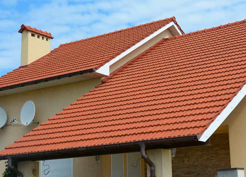 Bruxelles Habitats : Couvreur - Toiture et façade en Belgique : Travaux de couverture, zinguerie, entretien toiture : nettoyage, démoussage et peinture hydrofuge toiture, étanchéité toit plat terrasse roofing, traitement des bois de charpente, isolation toiture et combles, ravalement peinture façade, imperméabilisation façade et nettoyage des extérieurs dans toute la Belgique : région Flamande, Wallonne et Bruxelles….